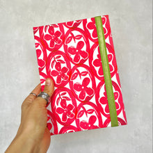 Cargar imagen en el visor de la galería, Cuaderno Flores rojas