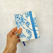 Cargar imagen en el visor de la galería, Cuaderno Flores azules
