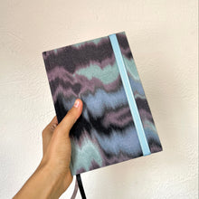 Cargar imagen en el visor de la galería, Agenda 2026 - DÍA POR HOJA (stock) (bruma)
