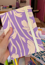 Cargar imagen en el visor de la galería, Agenda 2026 - DÍA POR HOJA - Lila
