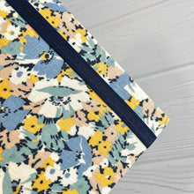 Cargar imagen en el visor de la galería, Cuaderno Florcitas 5
