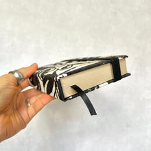 Cargar imagen en el visor de la galería, Cuaderno Blanco y negro

