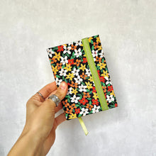 Cargar imagen en el visor de la galería, Cuaderno Florcitas 7
