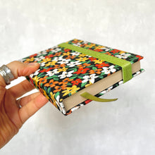 Cargar imagen en el visor de la galería, Cuaderno Florcitas 7
