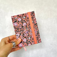 Cargar imagen en el visor de la galería, Cuaderno Florcitas 3

