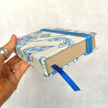 Cargar imagen en el visor de la galería, Cuaderno Flores azules
