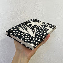 Cargar imagen en el visor de la galería, Agenda 2026 - Flores blancas
