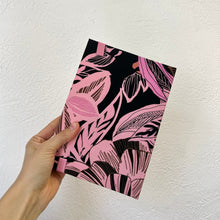 Cargar imagen en el visor de la galería, Agenda 2026 - Negro y rosa
