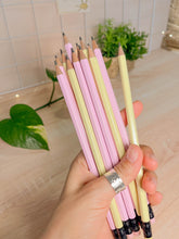 Cargar imagen en el visor de la galería, Lápices ∼ pastel
